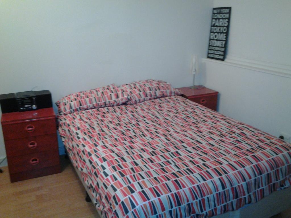 The Melbourne Connection Travellers Hostel Szoba fotó
